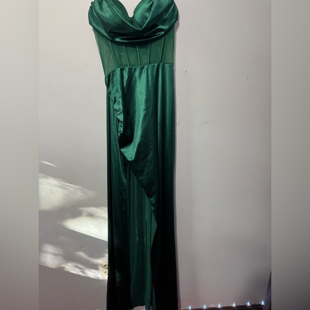 Windsor Emerald Green Attire